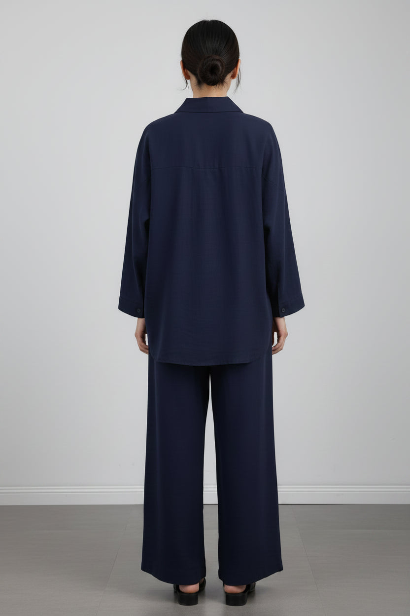 Satin striped oversized shirt and wide legs pants set.