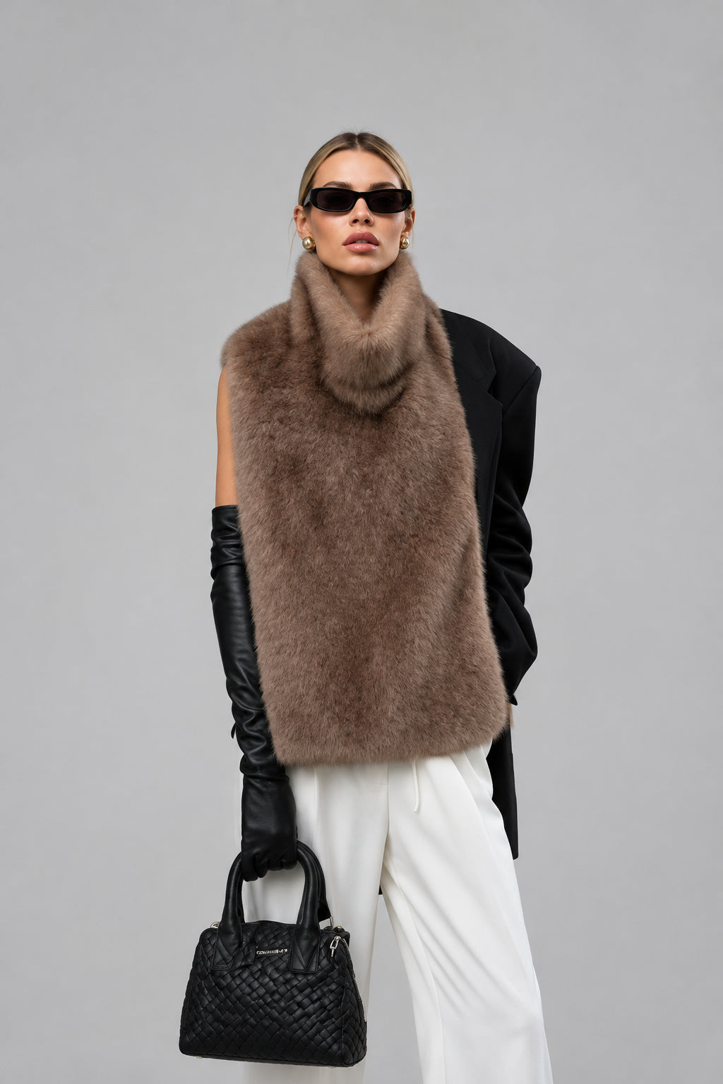 Women's faux fur vest in beige, front view

Women's plush faux fur vest with matching belt

Women's brown faux fur vest, sleeveless design

Women's faux fur vest with long front and short back

Close-up of plush faux fur vest texture

Women's faux fur vest styled with a long-sleeve top