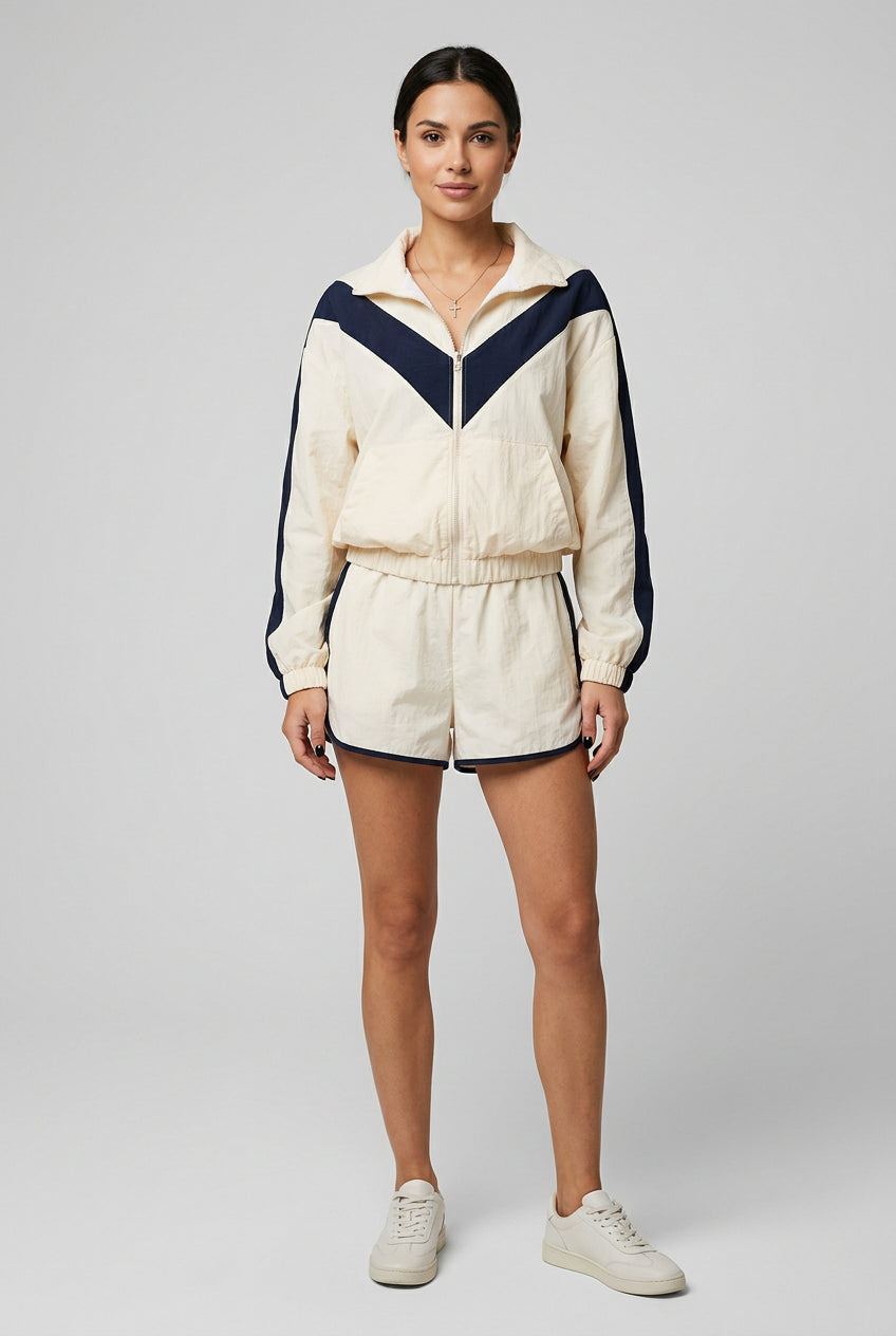 Coordinated contrast jacket and shorts set in a casual look