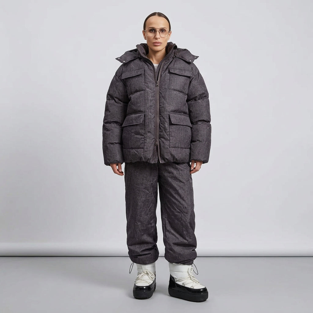 Wide-leg pants length and relaxed shape from the puffer set