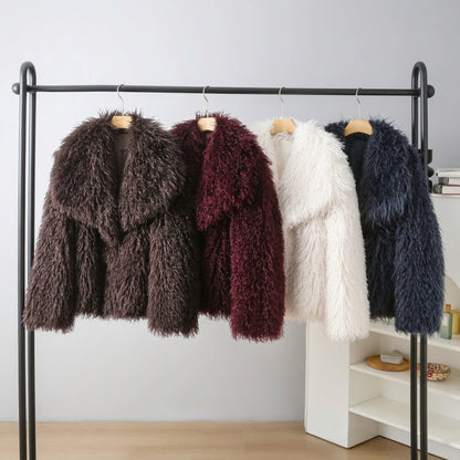 Faux fur coat with long sleeves and wide collar